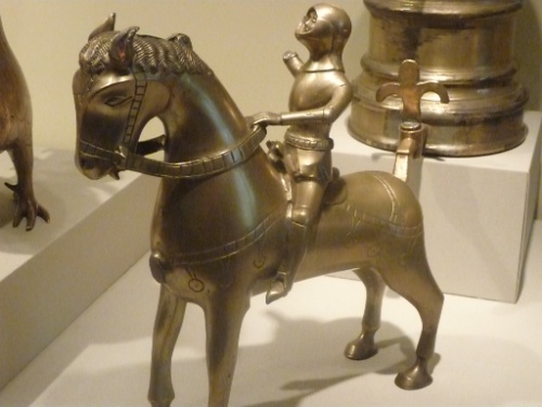 Almofía na forma dun cabaleiro