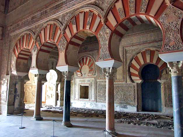 Fotografía do Salón Rico da cidade de Medina Azahara