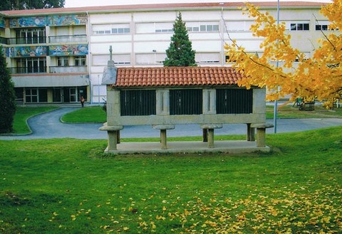 Imaxe fachada ies o mosteirón