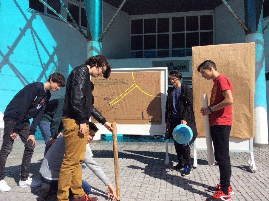 foto alumnos midiendo