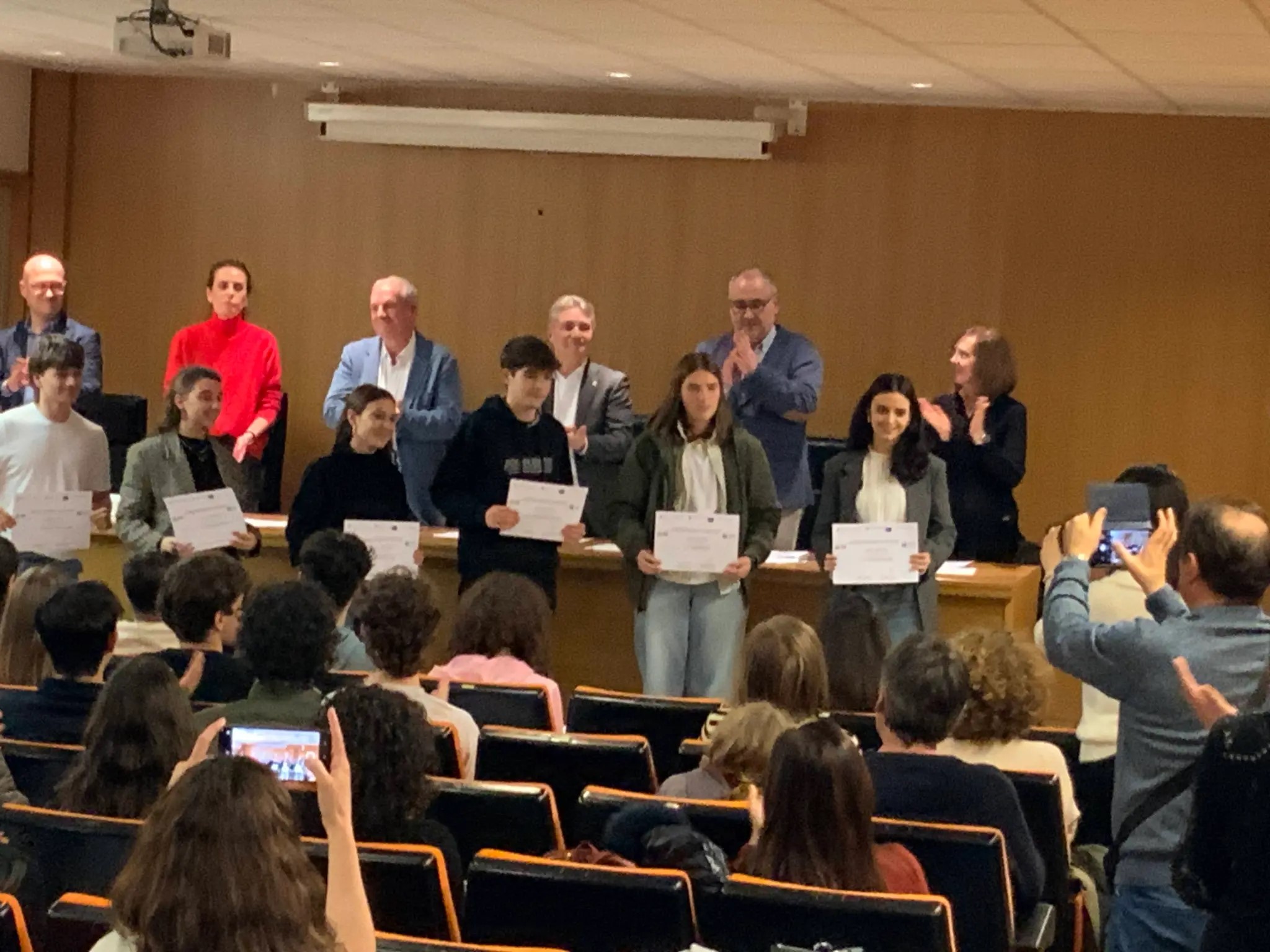 Foto de entrega de diplomas