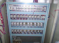 Imagen de un cuadro formado por contactores y relés.